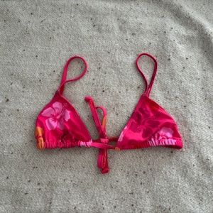 Koana Swim - Triangle Top - Pink Hibiscus